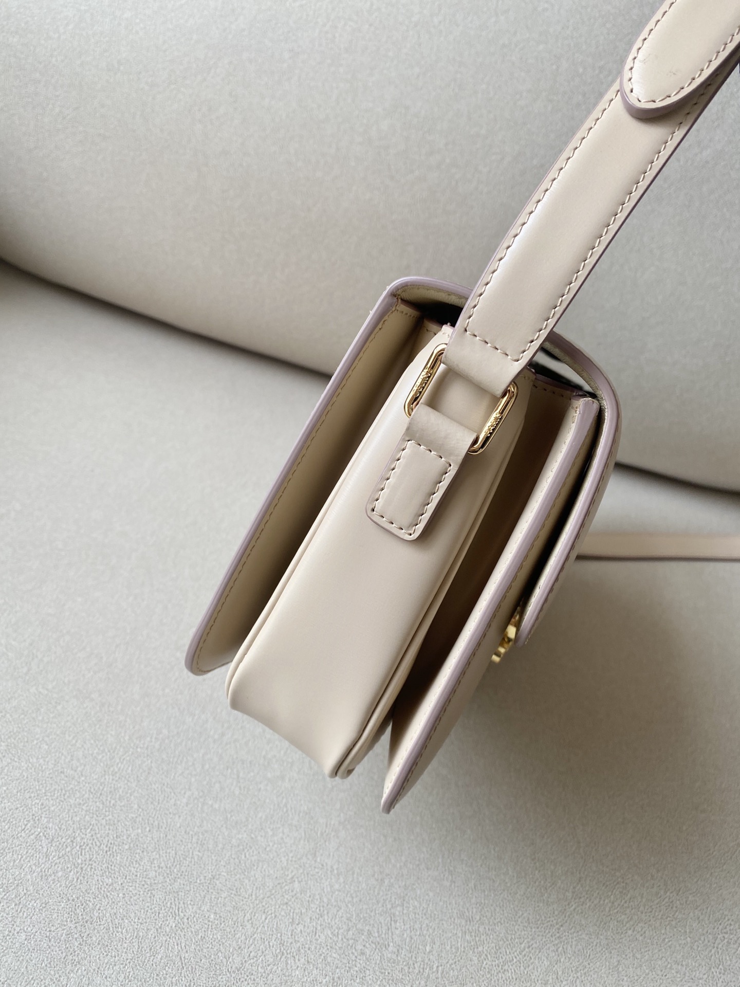 𝐂𝐞𝐥𝐢𝐧𝐞 Triomphe Medium 22.5cm