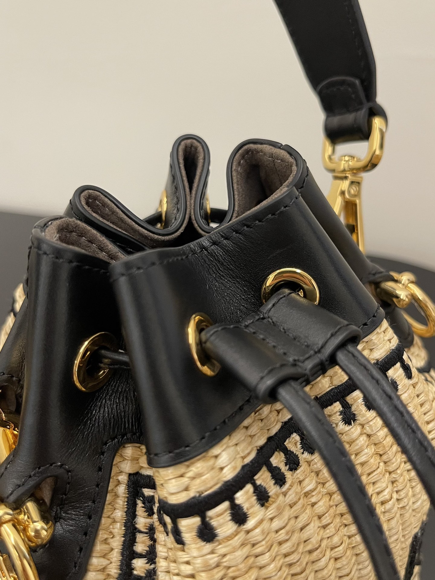 FENDI straw small bucket
