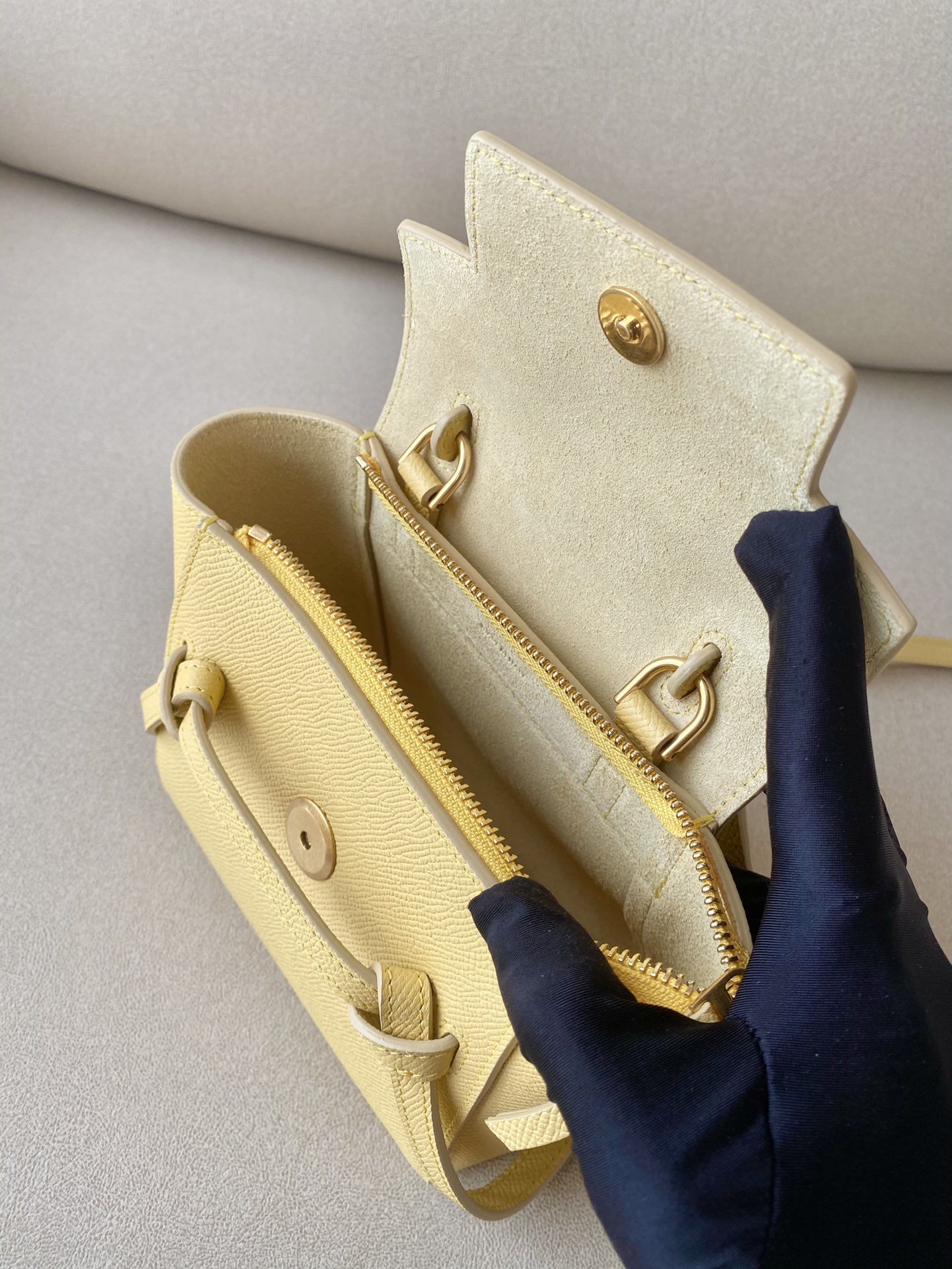 𝐂𝐞𝐥𝐢𝐧𝐞 𝐛𝐞𝐥𝐭 𝐩𝐢𝐜𝐨 𝟏𝟔𝐜𝐦 Grained Calfskin Bag