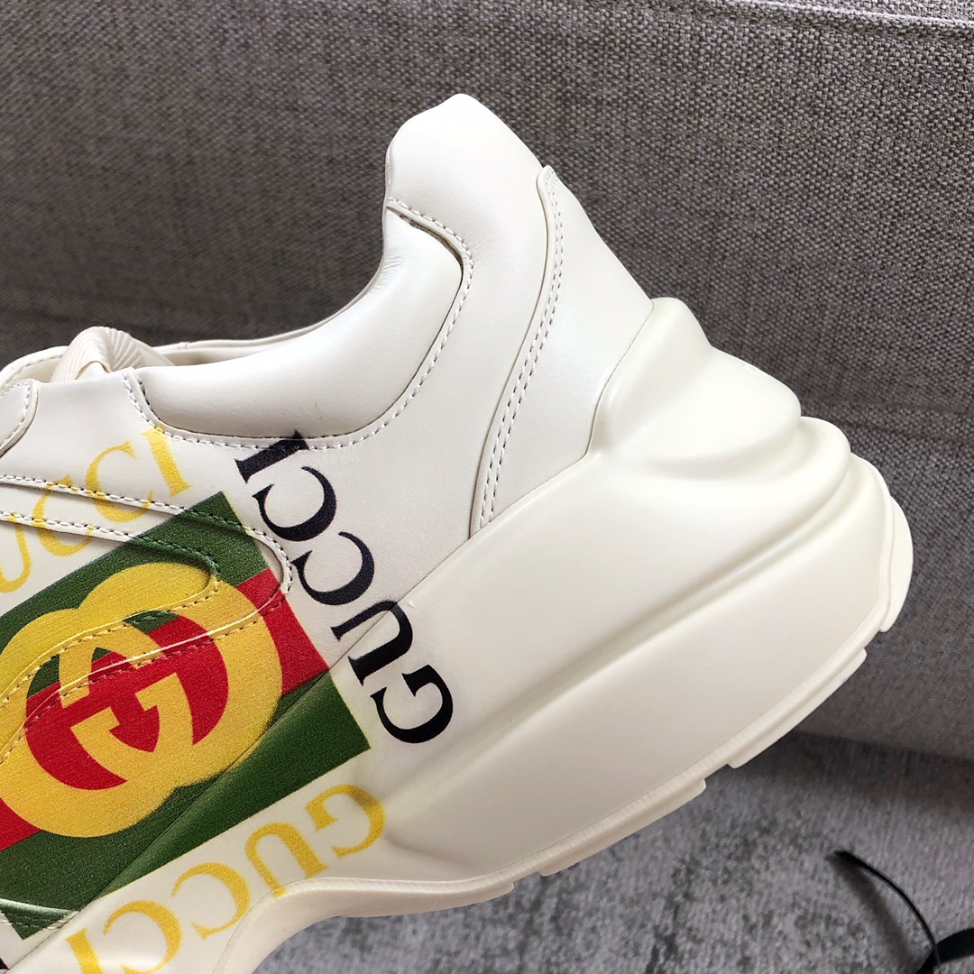 Gucci Pops This collection has a lot of flora and fauna elements Original material