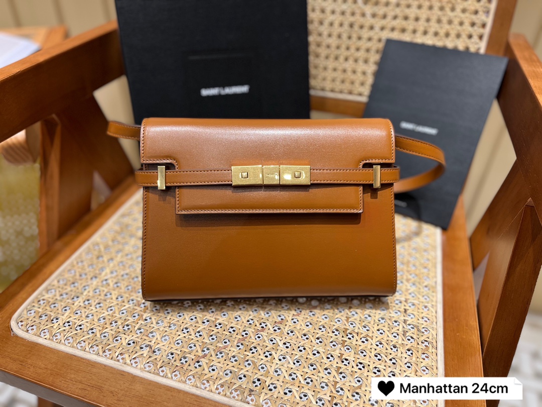 SAINT LAURENT【𝙈𝙖𝙣𝙝𝙖𝙩𝙩𝙖𝙣 𝟮𝟰𝙘𝙢】675626.Jd