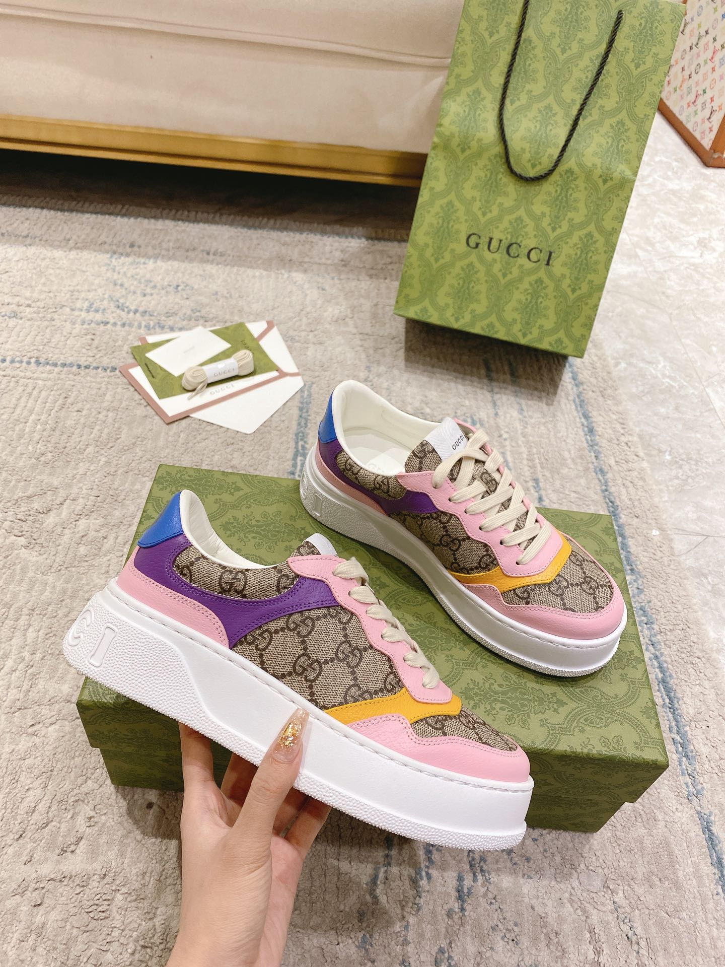 Gucci 𝟐𝟎𝟐𝟐ss new couple models 💑 full series of thick-soled white shoes