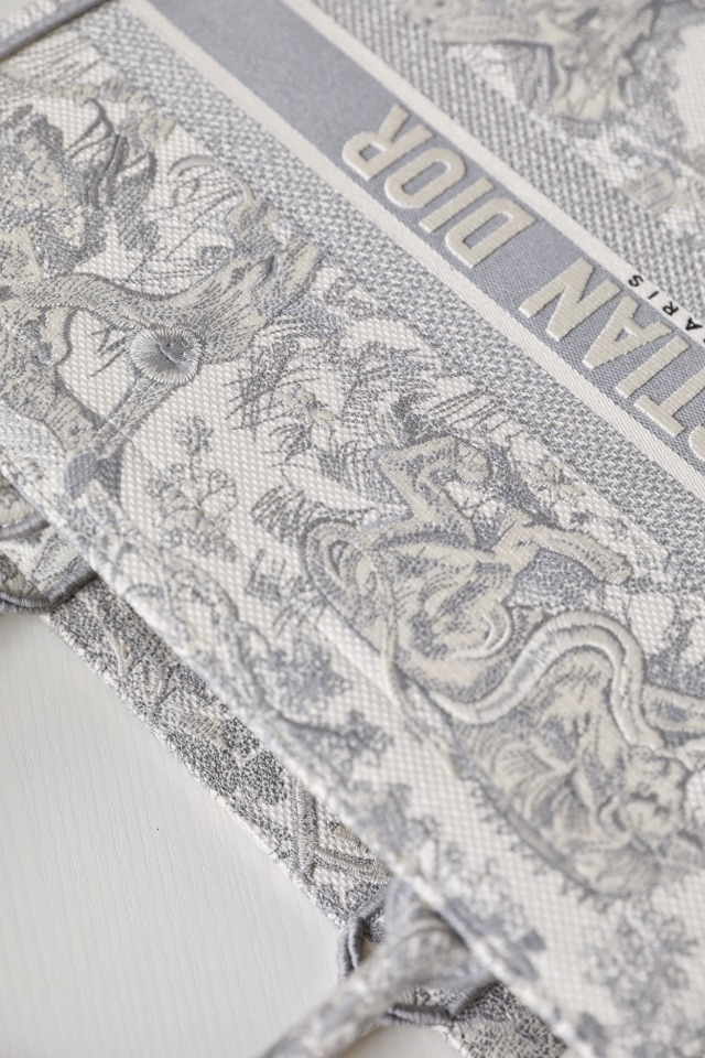 DIOR TOTE Grey Tiger