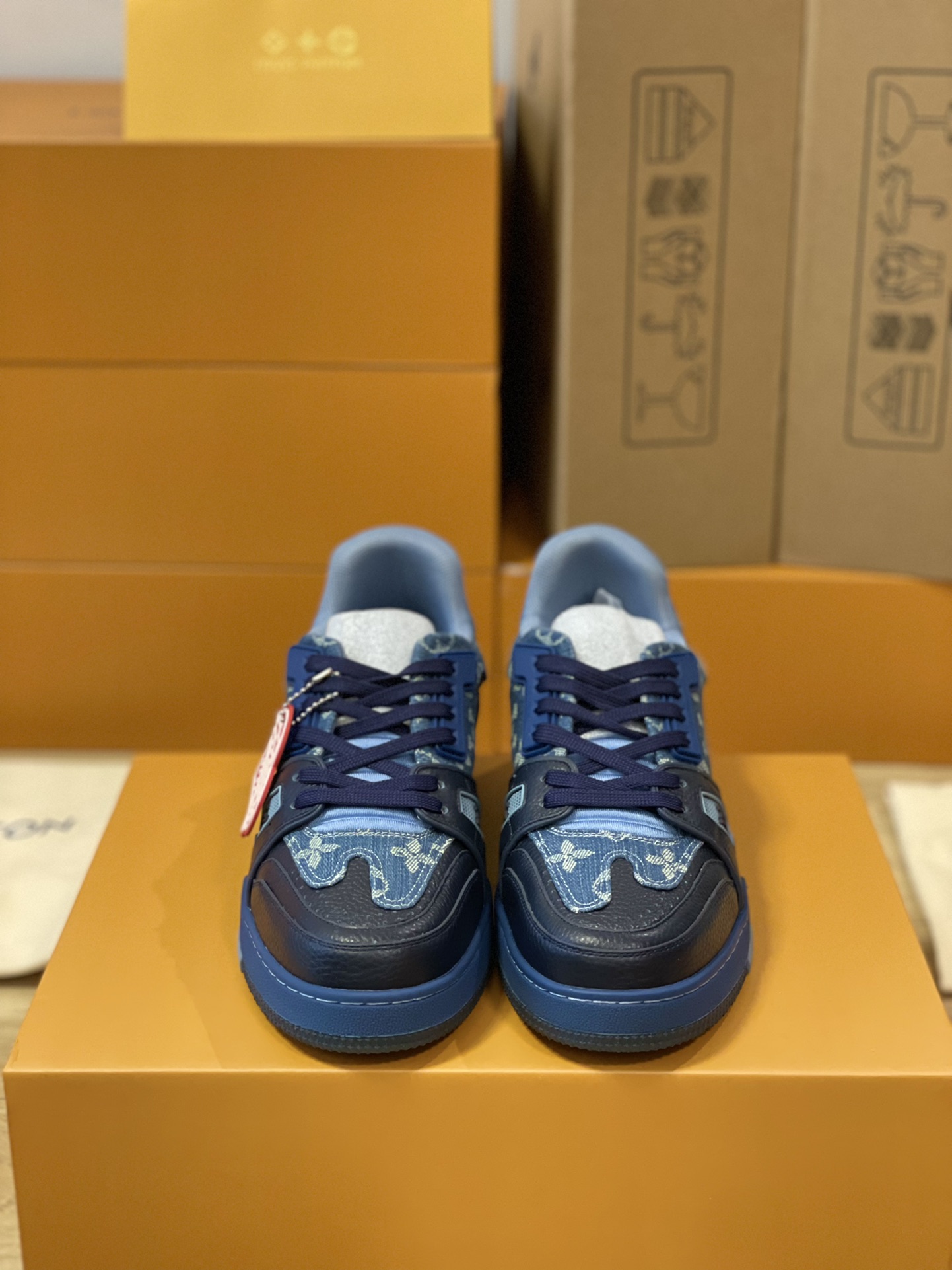 Louis Vuitton couple models DIY buckle sneakers sneakers