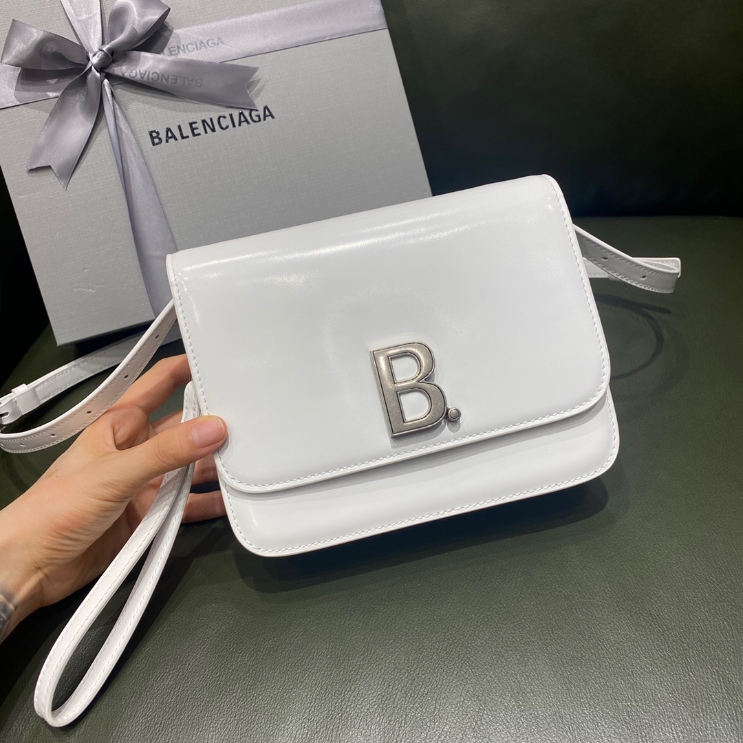 BALENCIAGA 𝘀𝗺𝗮𝗹𝗹 𝗯𝗮𝗴 Plain white silver buckle