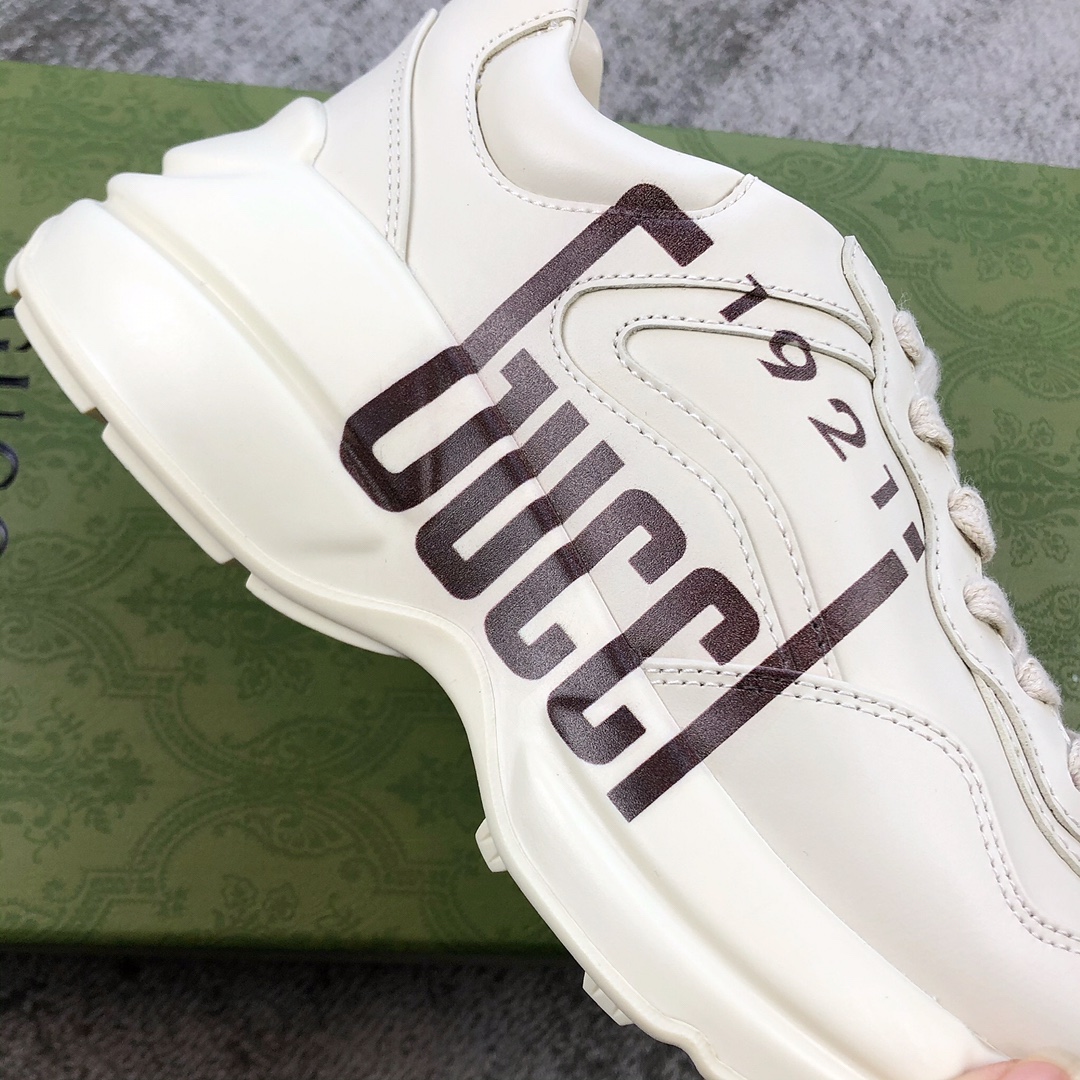 Gucci Pops This collection has a lot of flora and fauna elements Original material