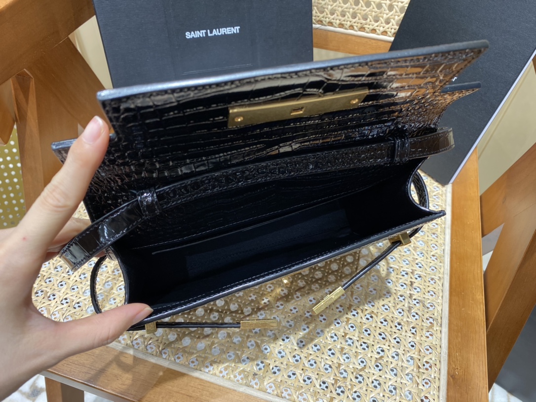 SAINT LAURENT【𝙈𝙖𝙣𝙝𝙖𝙩𝙩𝙖𝙣 𝟮𝟰𝙘𝙢】675626.Jd