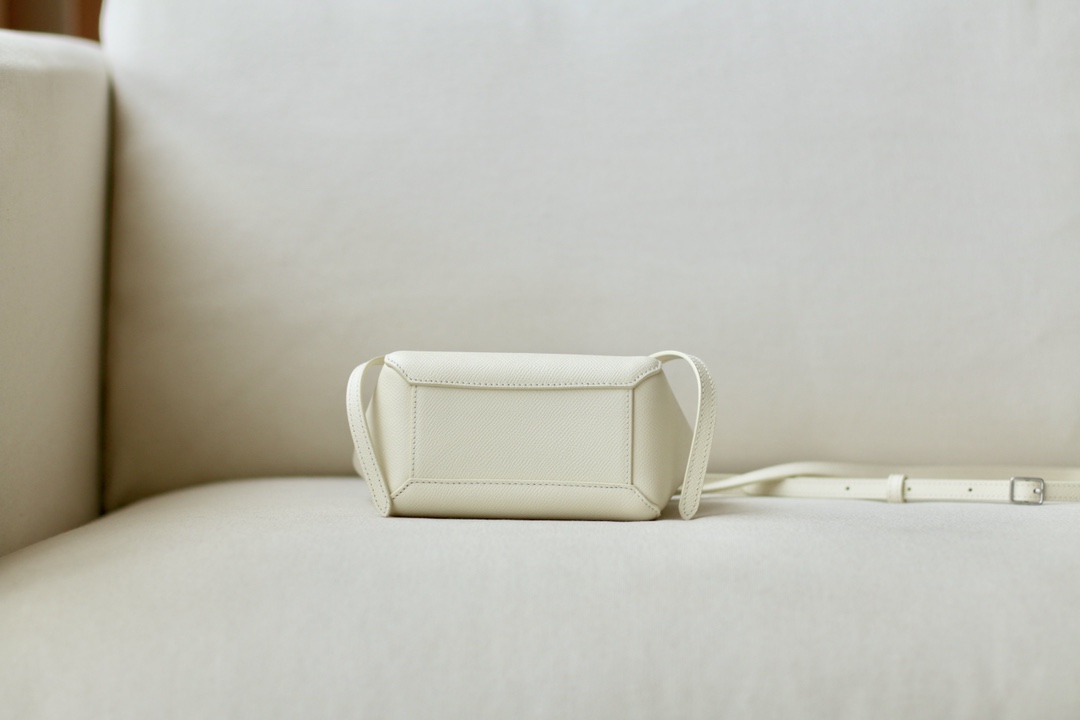 𝐂𝐞𝐥𝐢𝐧𝐞 𝐛𝐞𝐥𝐭 𝐩𝐢𝐜𝐨 𝟏𝟔𝐜𝐦 Grained Calfskin Bag