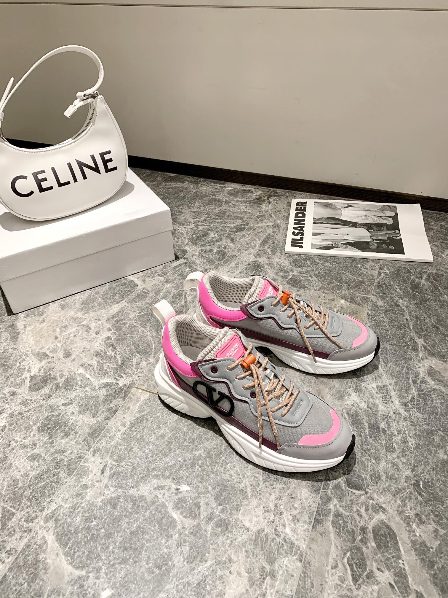 【Valentino】𝟐𝟎𝟐𝟏/𝐒𝐒 𝐧𝐞𝐰 Valentino 2022 ss spring-summer collection of new old man shoes