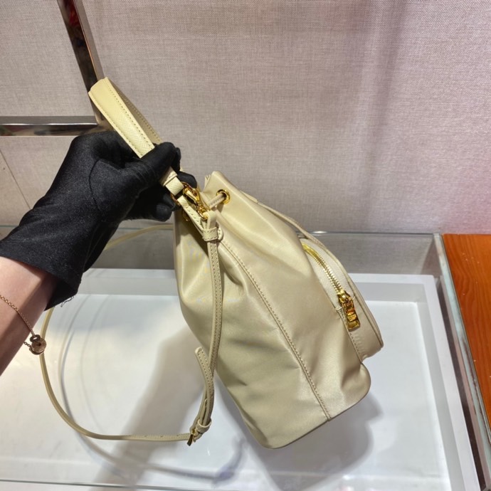 𝐏𝐑𝐀𝐃𝐀 Classic model 1BH038