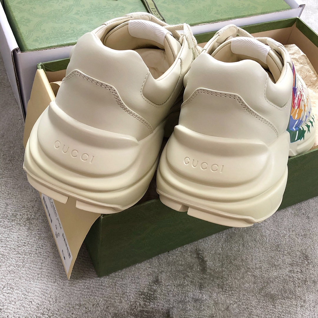 Gucci Pops This collection has a lot of flora and fauna elements Original material