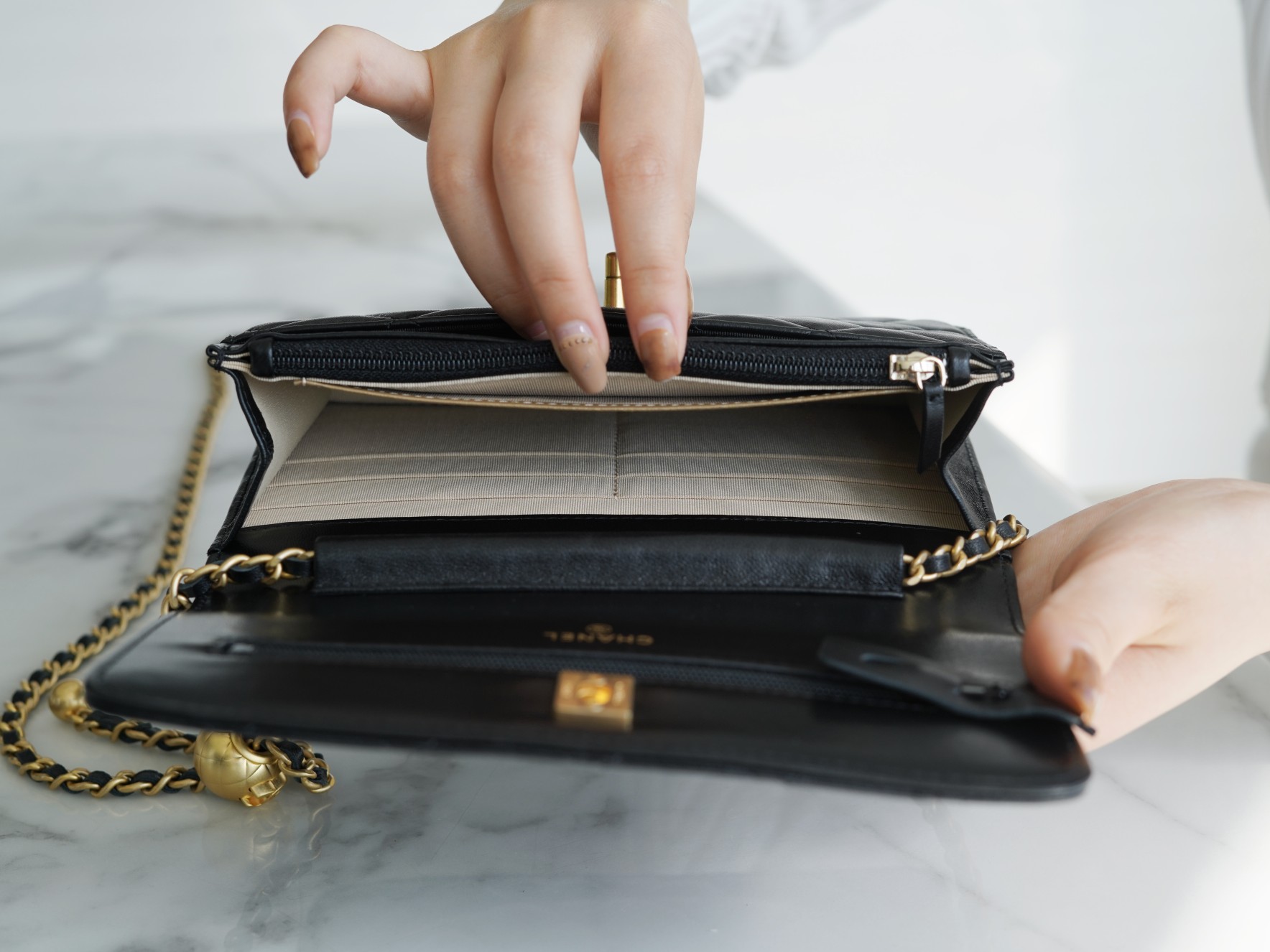 CHANEL 𝑾𝒐𝒄 hair bag metal ball 𝒘𝒐𝒄 black