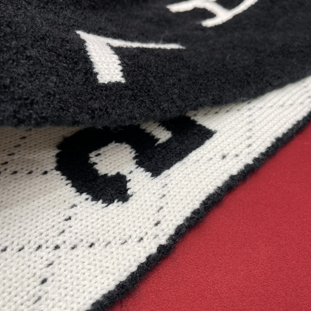 𝐂𝐡𝐚𝐧𝐞𝐥 Character No. 5 scarf 🧣 Double-sided two-color jacquard scarf 49% cashmere ➕ 40% wool ➕ 11% silk fabric