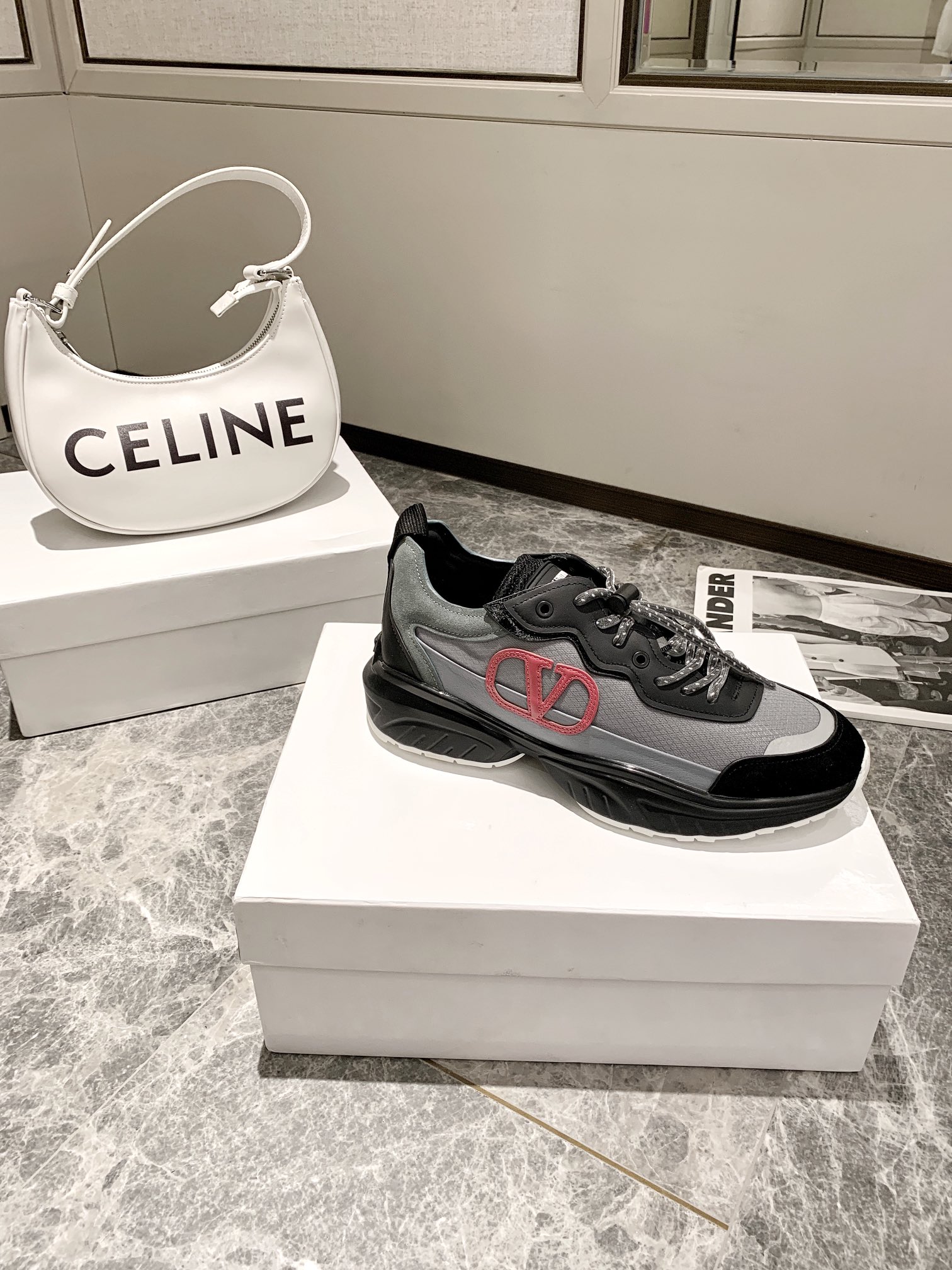【Valentino】𝟐𝟎𝟐𝟏/𝐒𝐒 𝐧𝐞𝐰 Valentino 2022 ss spring-summer collection of new old man shoes