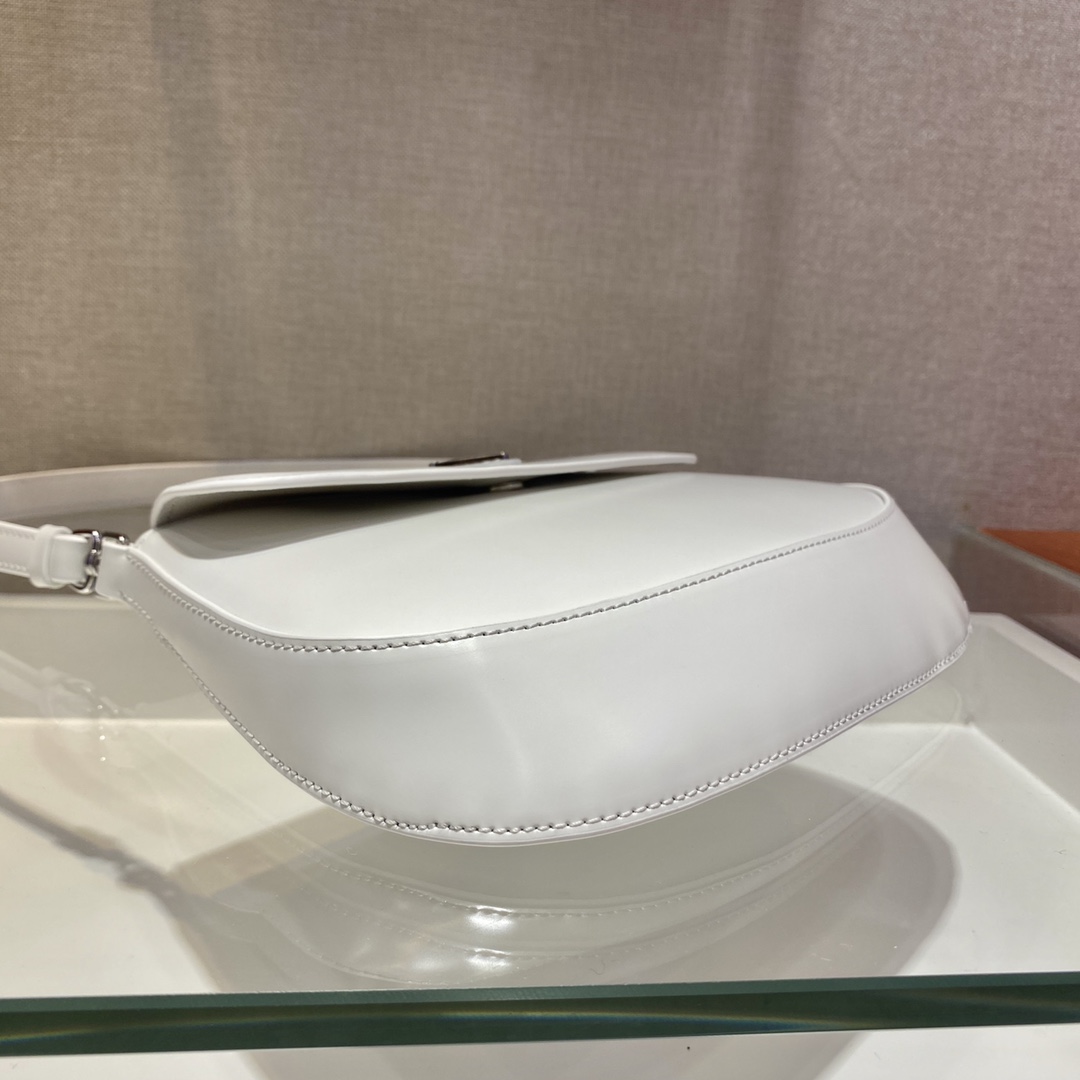 𝐏𝐑𝐀𝐃𝐀 New Underarm Bag 1BD311