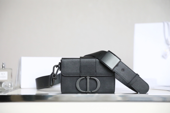 Montaigne matte black π’ππ£π box bag