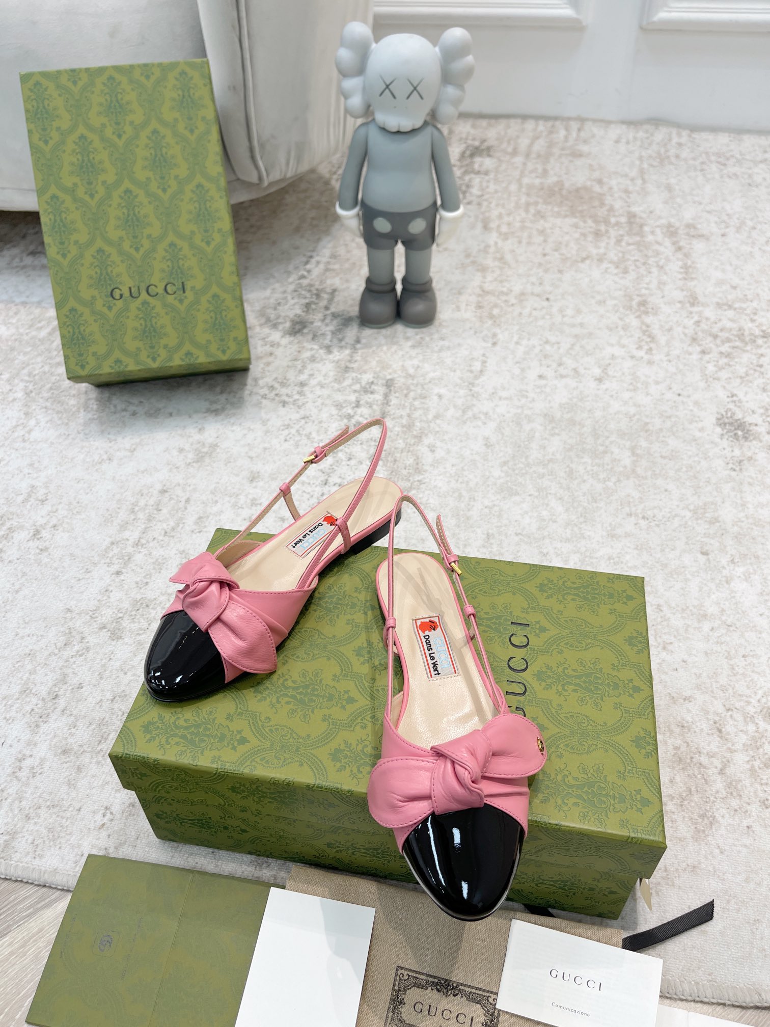 Gucci new buckle bow sandals