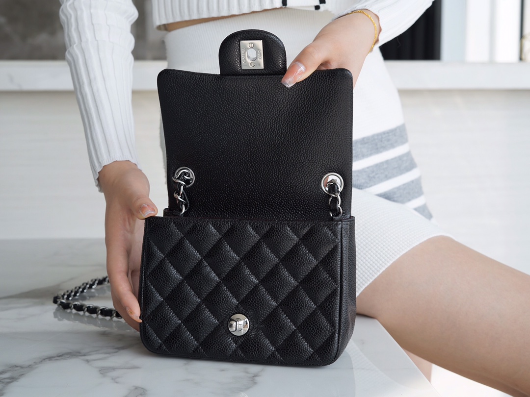 𝐂𝐇𝐀𝐍𝐄𝐋 Classic Flap France 𝐇𝐚𝐚𝐬Original Lychee Pattern🐂 Classic Flap Bag Fang Fatty🔆Black Silver🖤
