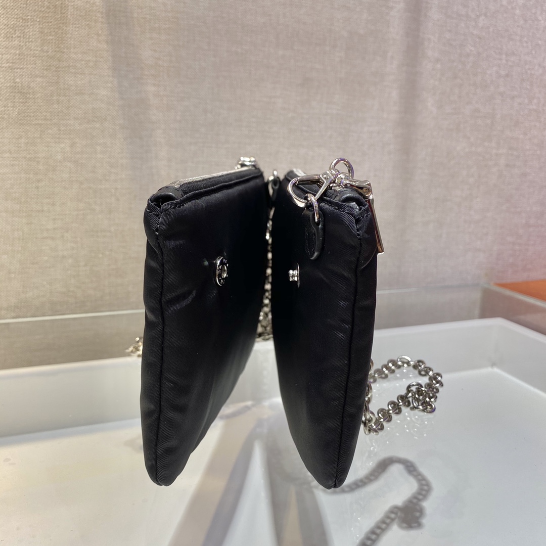 𝐏𝐑𝐀𝐃𝐀 New twin bags