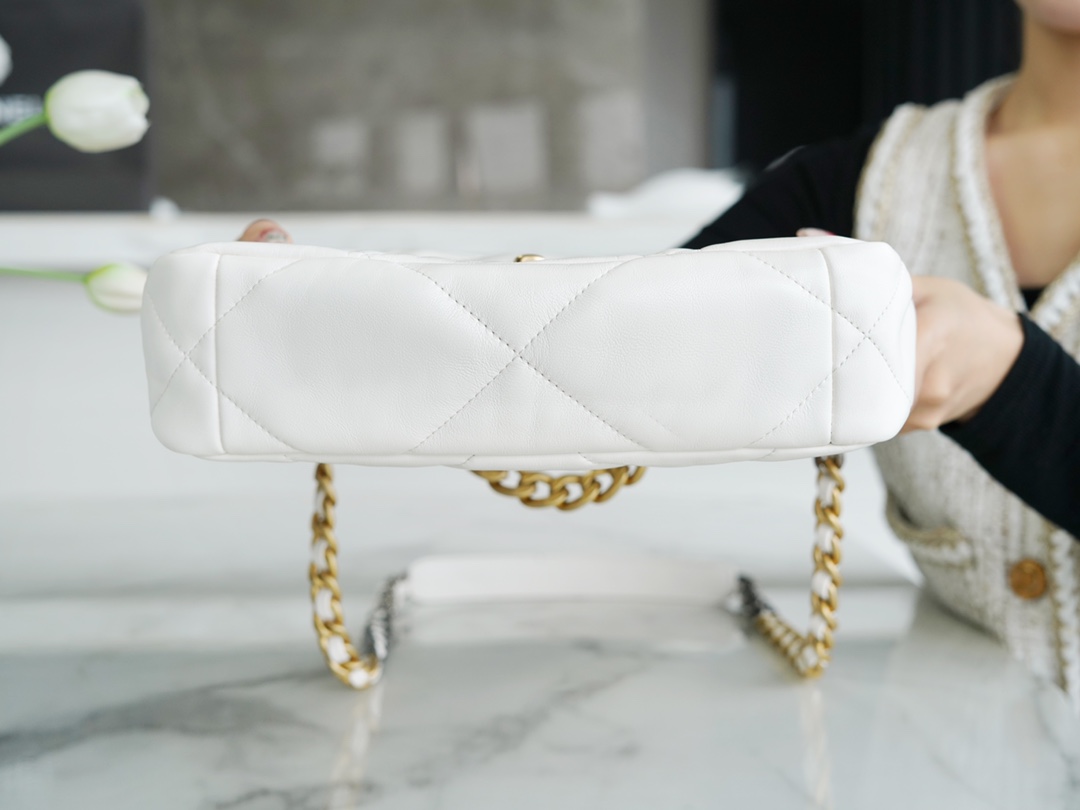 𝗖𝗛𝗔𝗡𝗘𝗟 ❶❾ 𝗕𝗔 𝗚 Original lambskin series ❥ Genuine leather ❥ Small ❥ Snow White 👰‍♀️