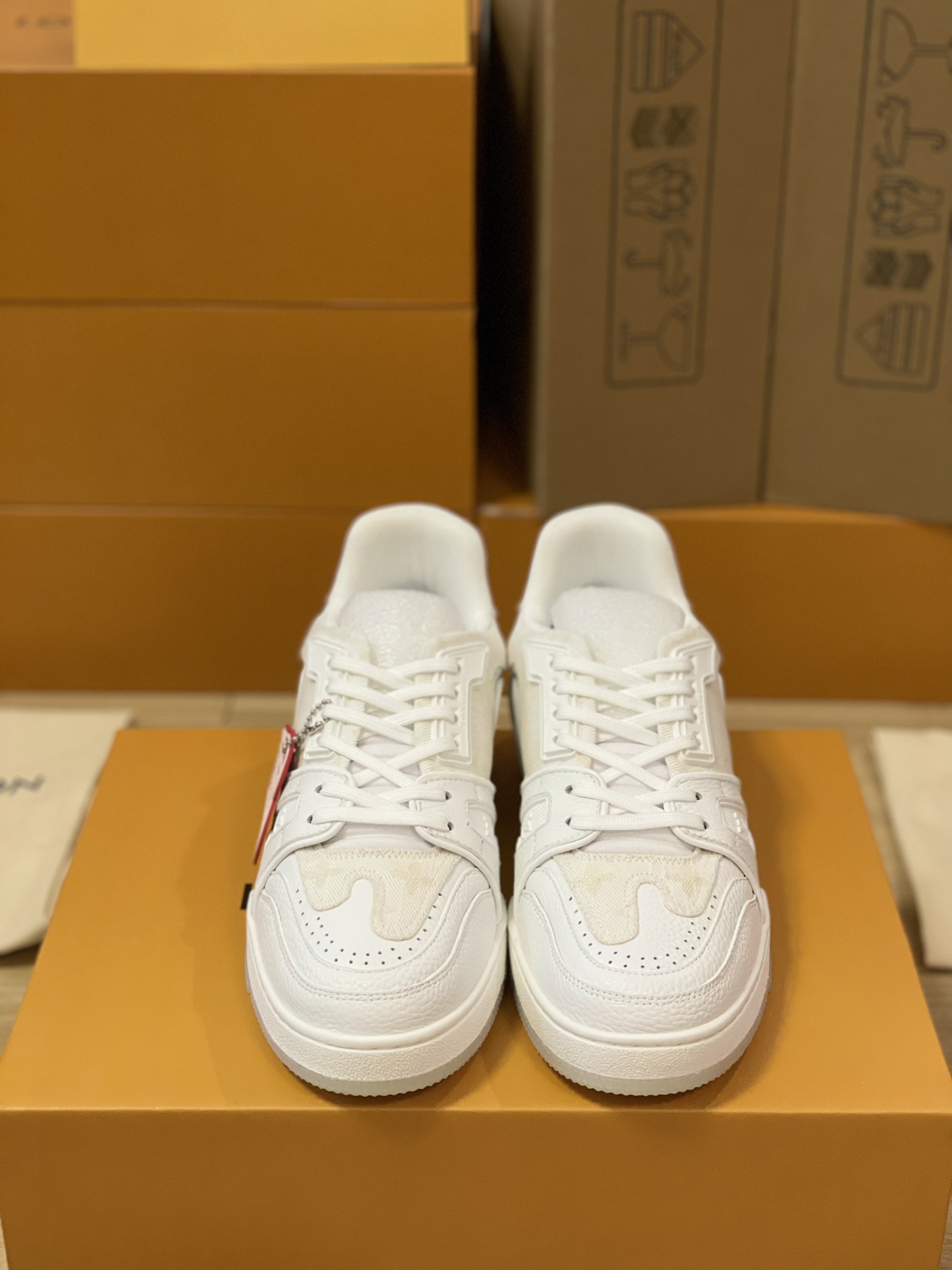 Louis Vuitton Trainer sneakers couple style 1A9IF5