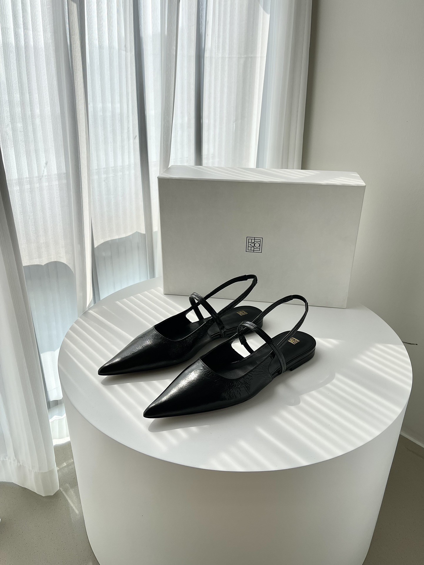 𝐓𝐨𝐭𝐞𝐦𝐞｜𝟐𝟎𝟐𝟑/𝐒𝐒 𝐧𝐞𝐰 Minimalist slingback with a different classic temperament Dry, rigid and soft