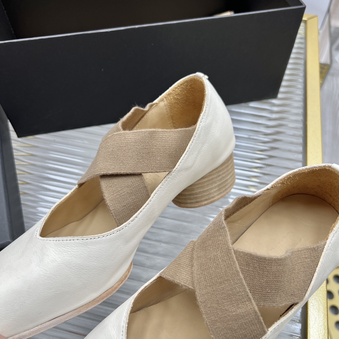𝐔𝐌𝐀 𝐖𝐀𝐍𝐆｜𝟐𝟎𝟐𝟑/𝐒𝐒 𝐧𝐞𝐰  UMA WANG classic models retro do old ballet shoes