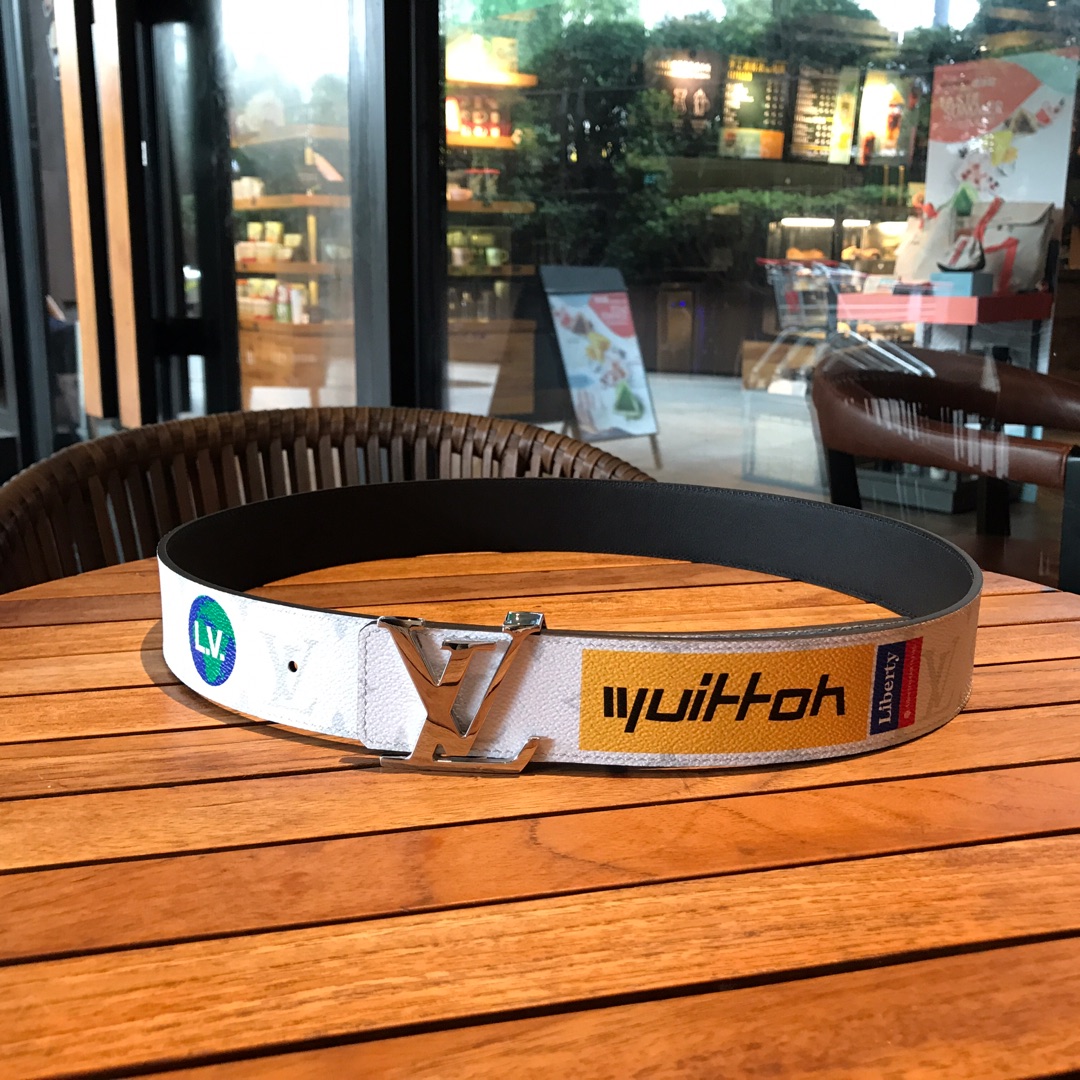 LOUIS VUITTO INITIALES 40MM REVERSIBLE BELT