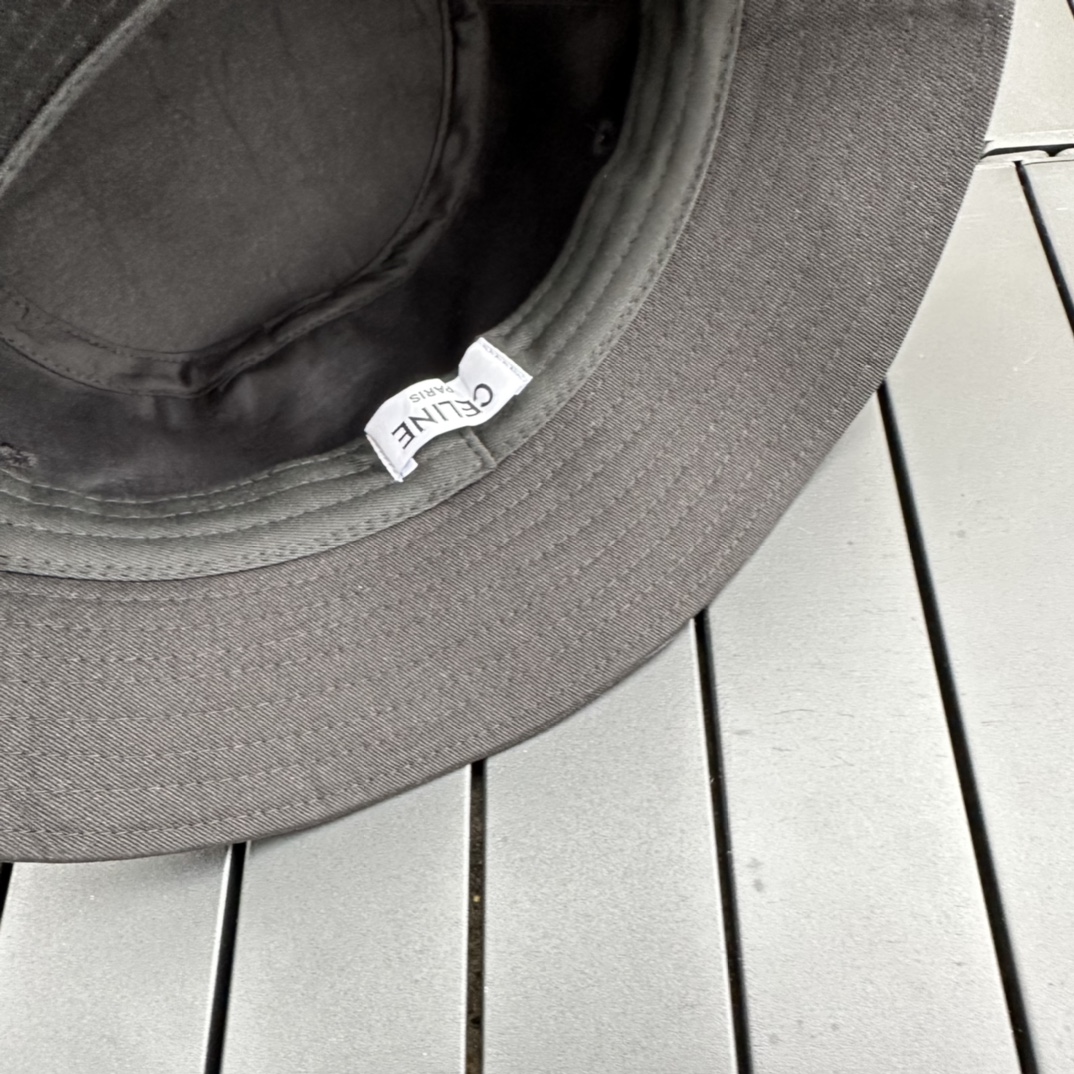 Celine's original single fisherman hat, his sun hat with a large brim