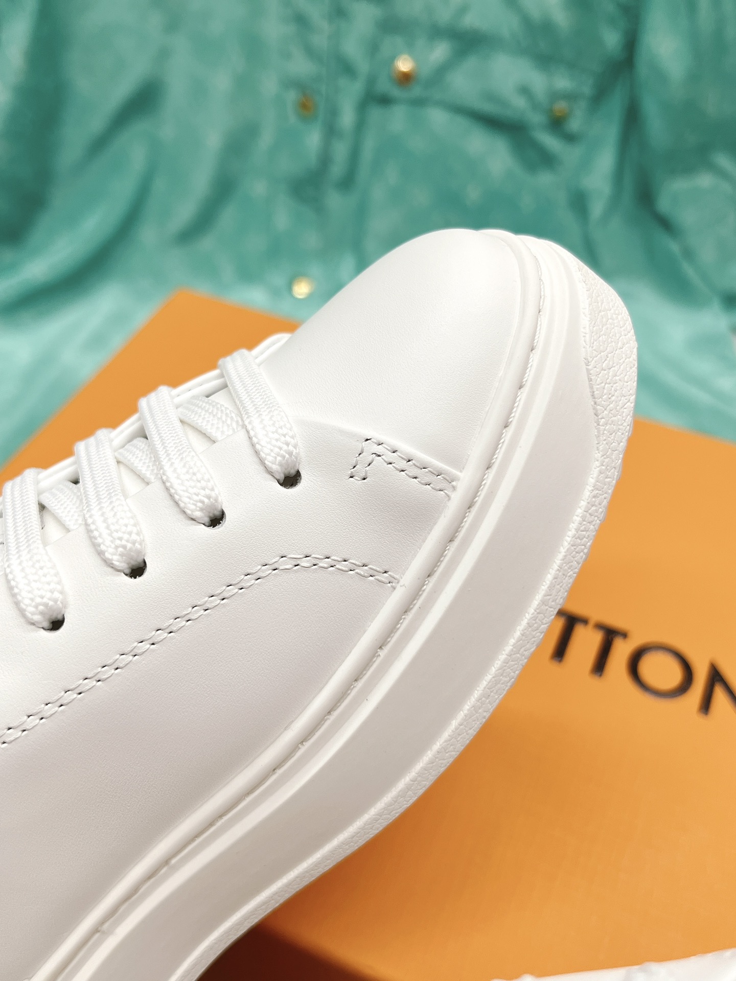Louis Vuitton's new letter rhinestone white shoes series is new🆕