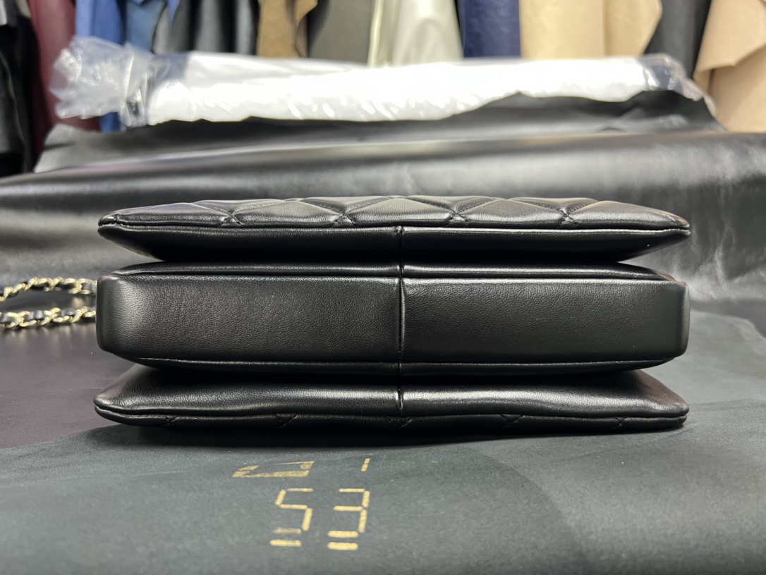 Chanel Trendy cc mouth flap bag V grid black gold genuine leather