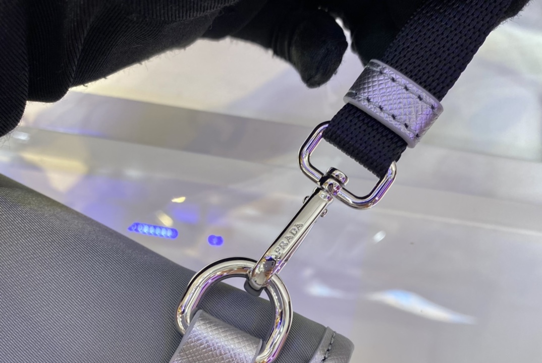 𝐏𝐑𝐀𝐃𝐀𝐀 Mini shape messenger bag