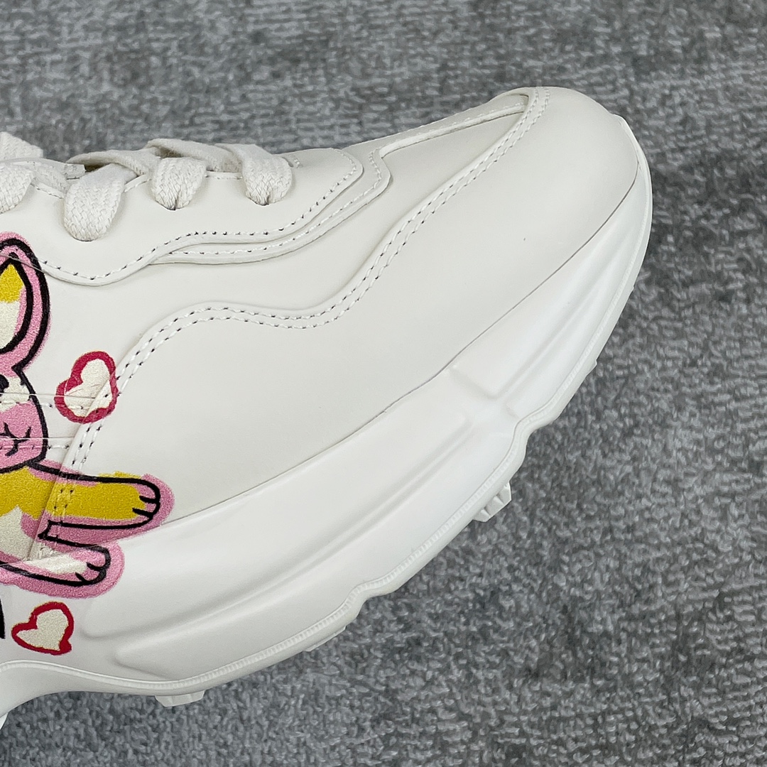 Gucci Pops This collection has a lot of flora and fauna elements Original material