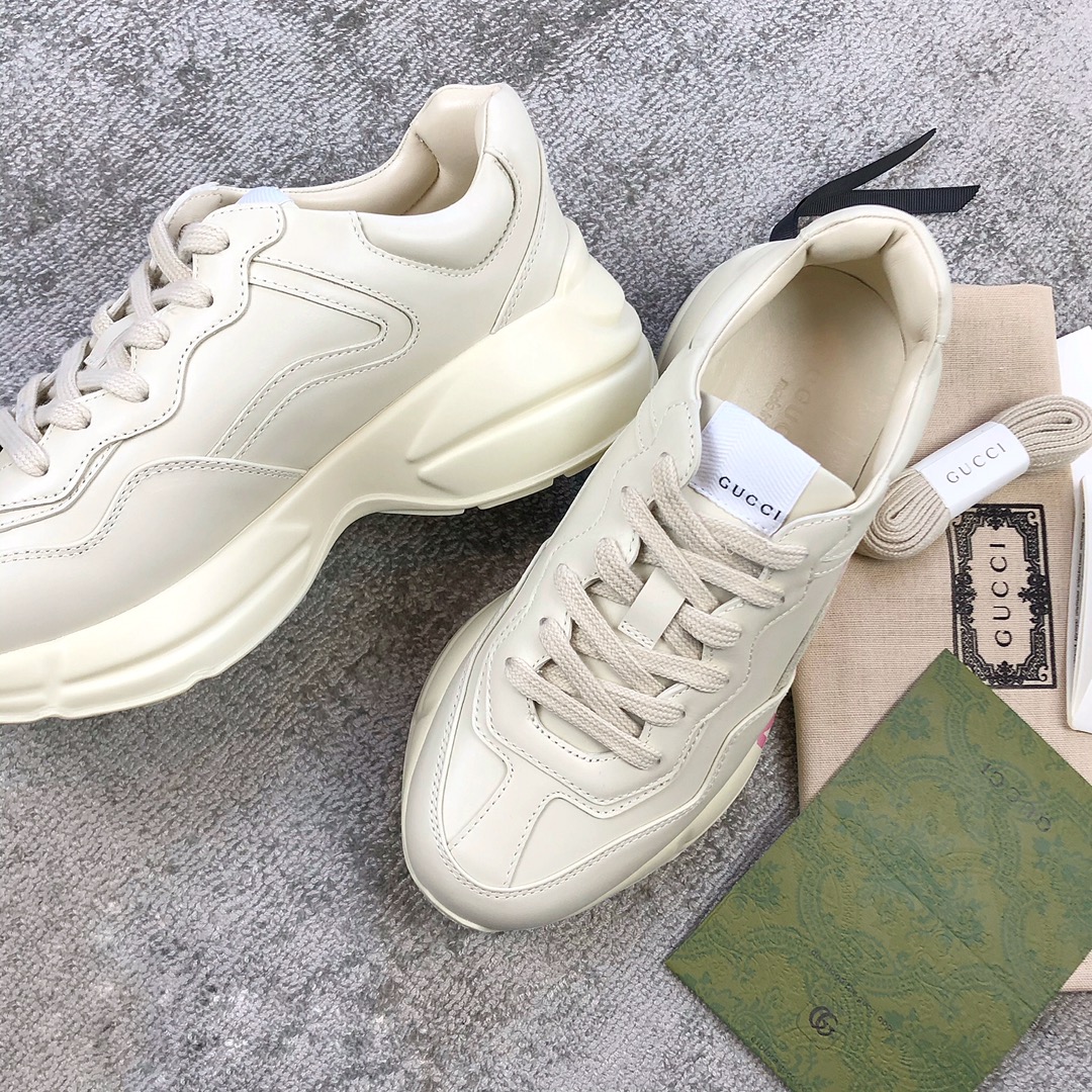 Gucci Pops This collection has a lot of flora and fauna elements Original material