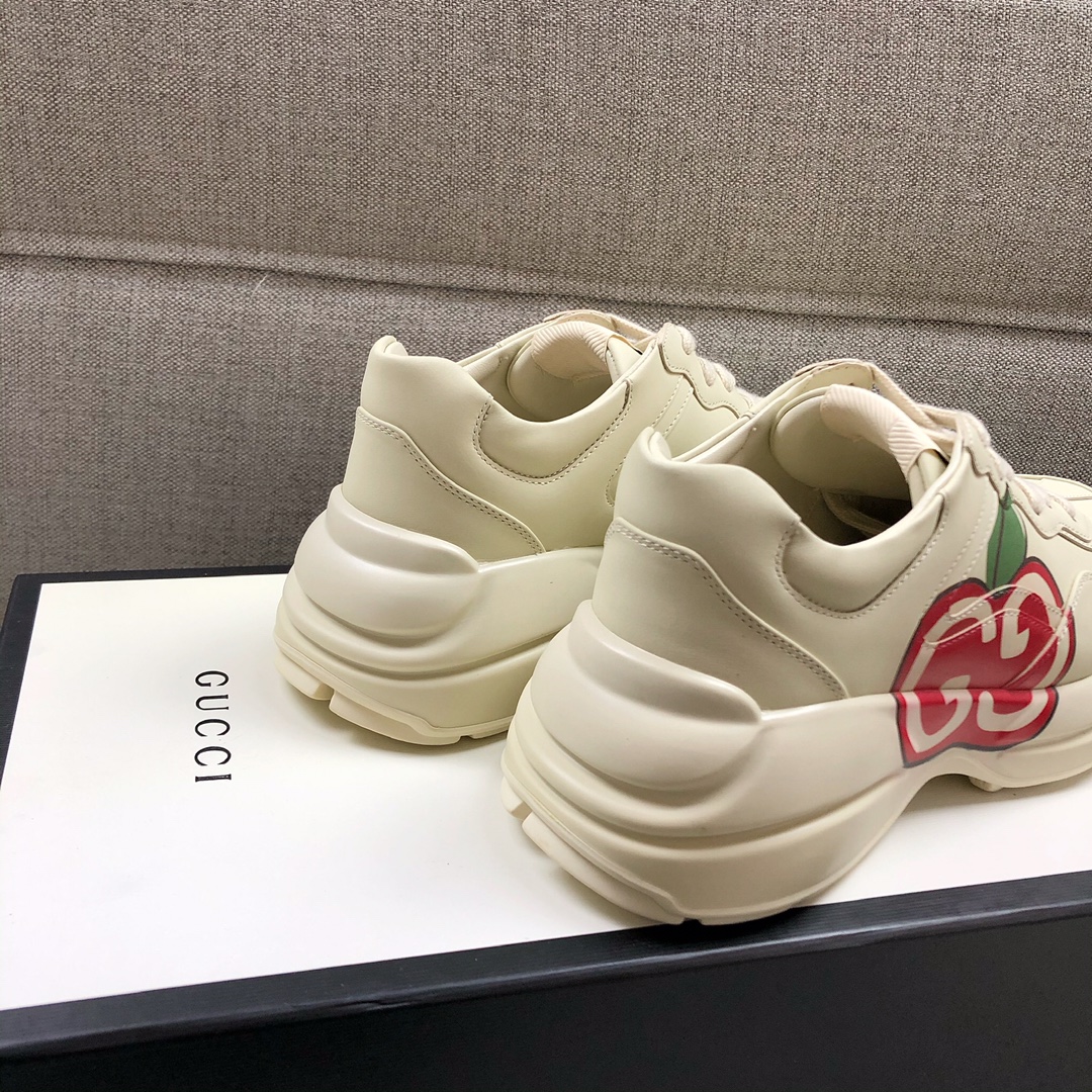 Gucci Pops This collection has a lot of flora and fauna elements Original material