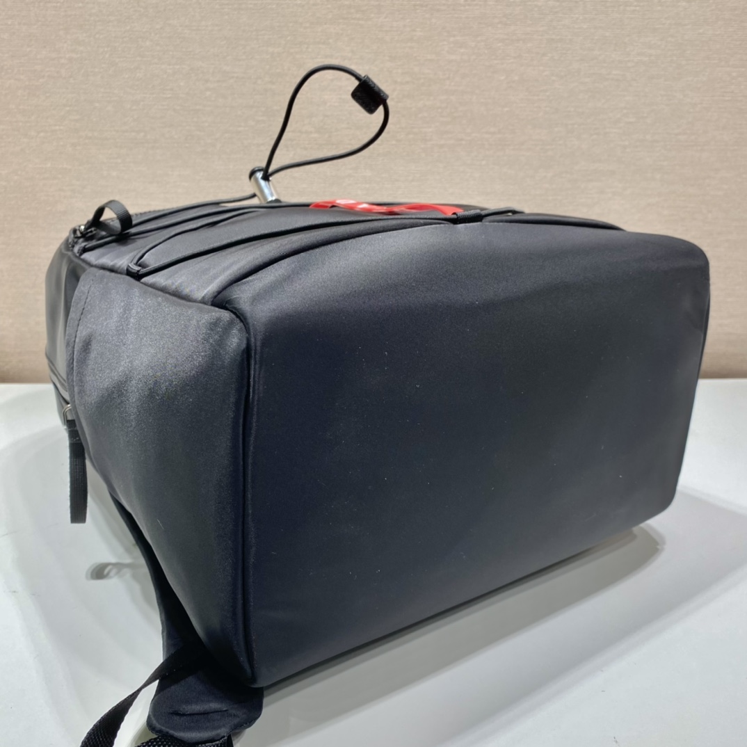 𝐏𝐑𝐀𝐃𝐀 New Shoulder Bag 2VZ085