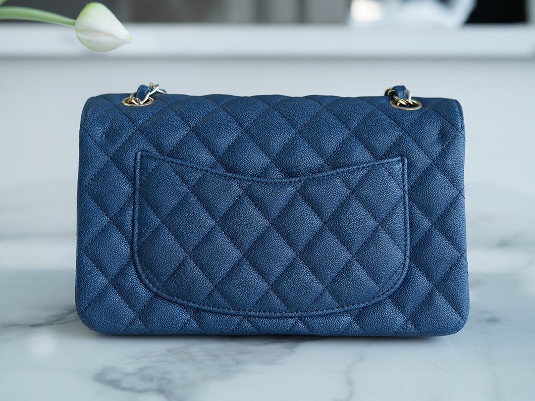 𝐂𝐇𝐀𝐍𝐄𝐋 Classic Flap washed cowhide is made from the most delicate newborn calves washed fetal cow small light blue 🌊