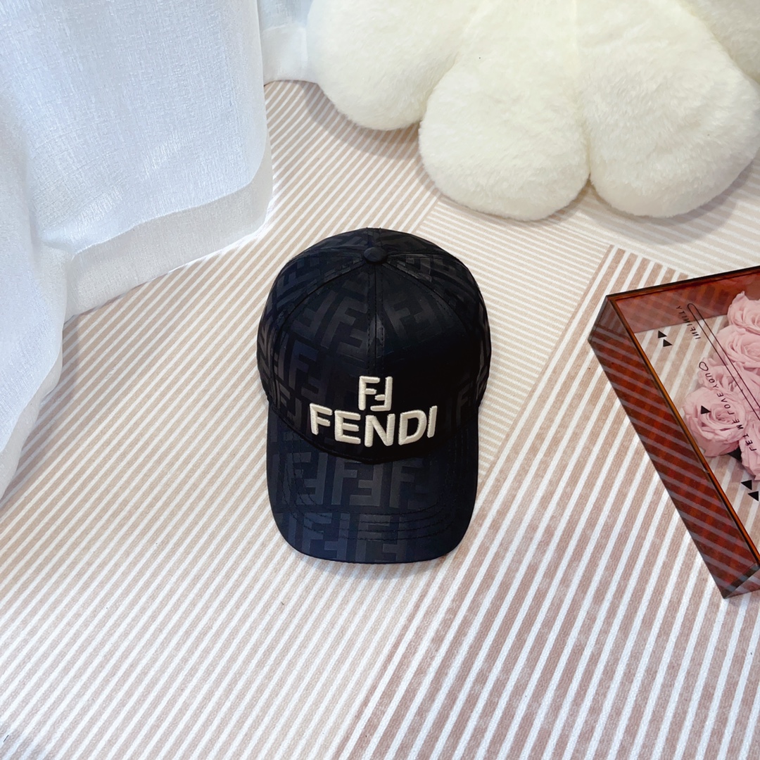 Fendi spring and summer new satin fabric double F presbyopia baseball cap