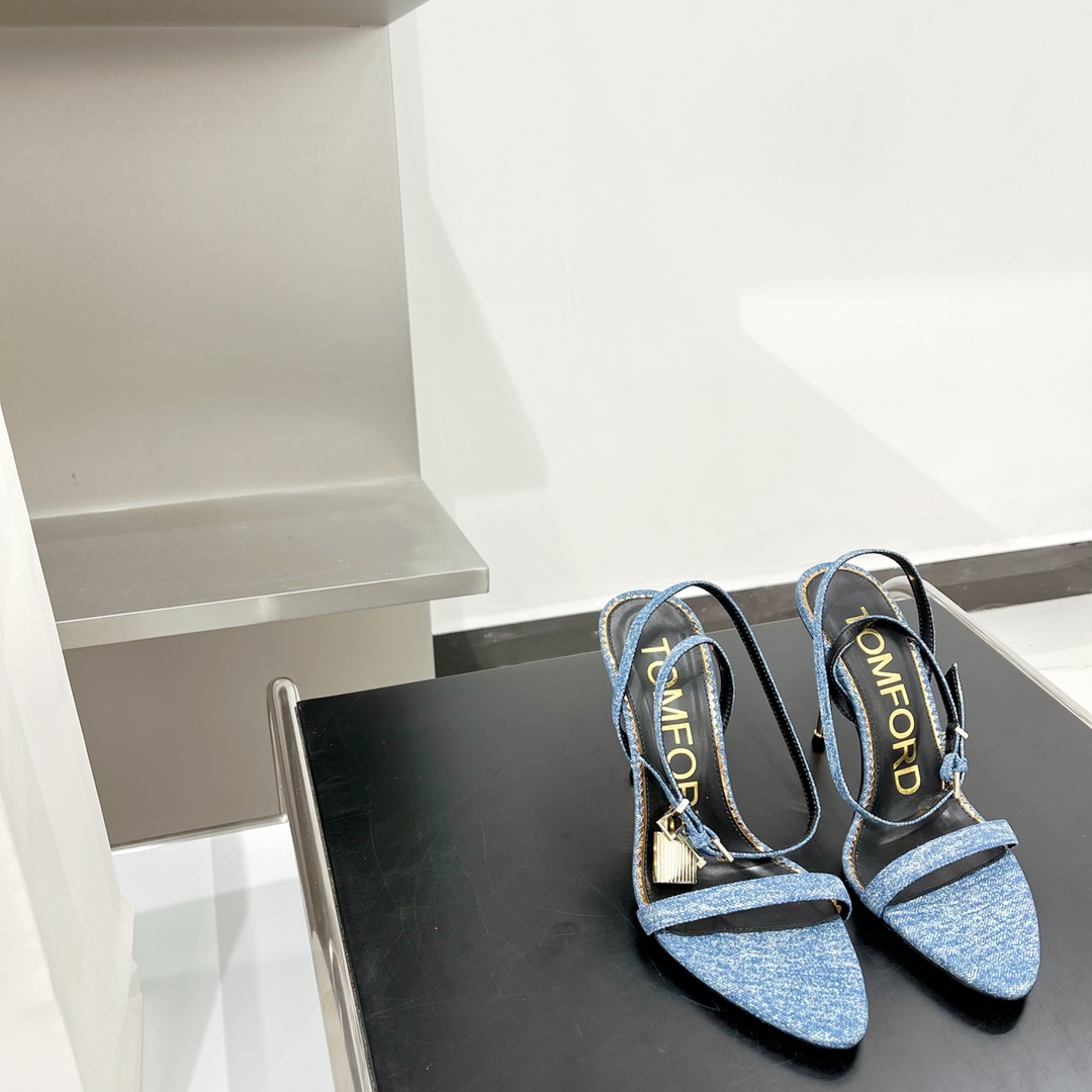 𝒕𝒐𝒎𝒇𝒐𝒓𝒅 𝟐𝟎𝟐𝟐/𝐒𝐒 𝐧𝐞𝐰 TF Tom Ford Gold Heel Padlock Sandals