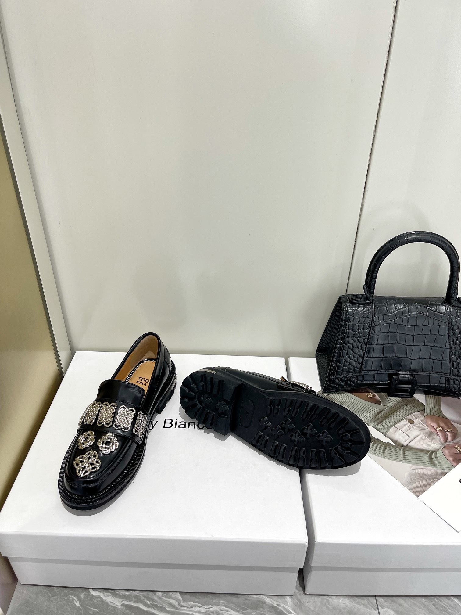 𝐓𝐨𝐠𝐚 𝐏𝐮𝐥𝐥𝐚 ｜𝟐𝟎𝟐𝟐/𝐒𝐒 𝐧𝐞𝐰 Toga Pulla 2022/FW Heavy Crafted Loafers