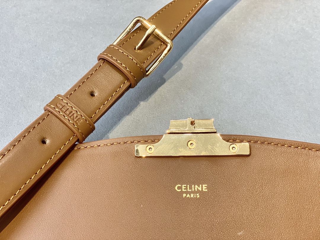 𝐂𝐞𝐥𝐢𝐧𝐞 Triomphe Medium 22.5cm