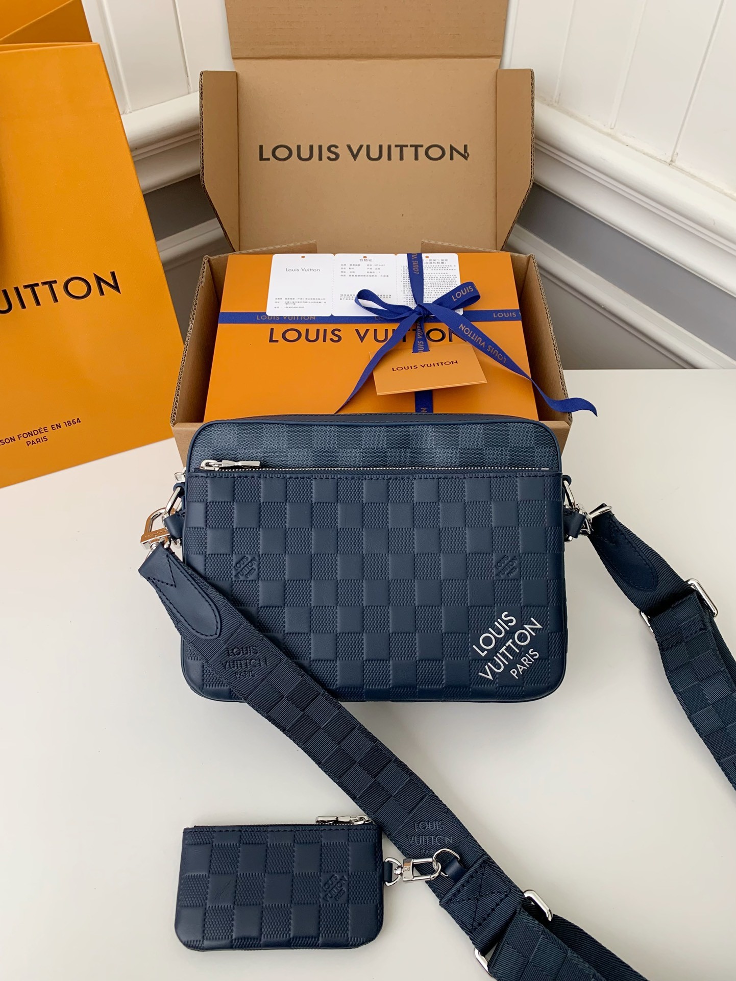 LOUIS VUITTON TRIO Full Leather Messenger Bag M40438