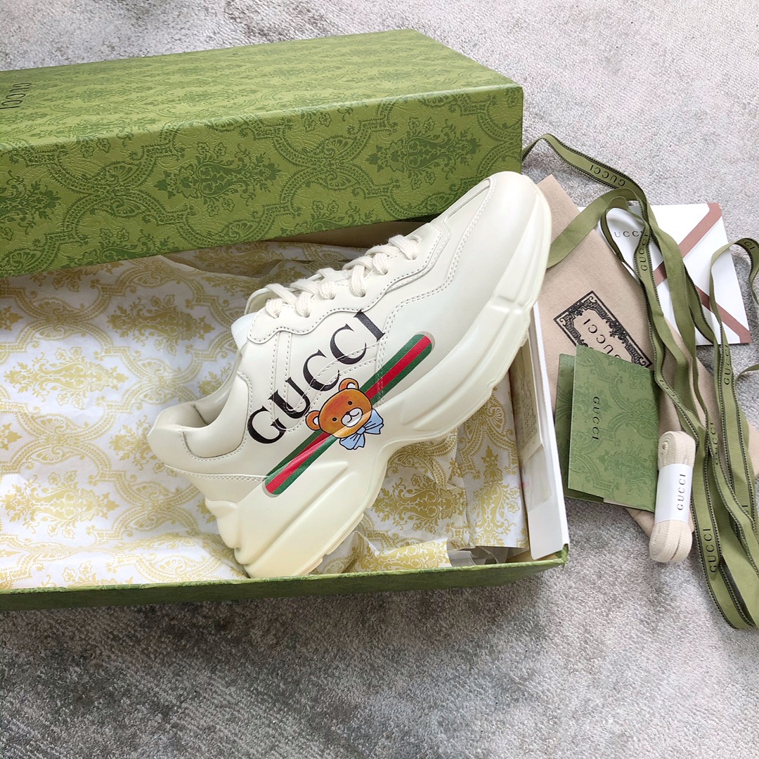 Gucci Pops This collection has a lot of flora and fauna elements Original material