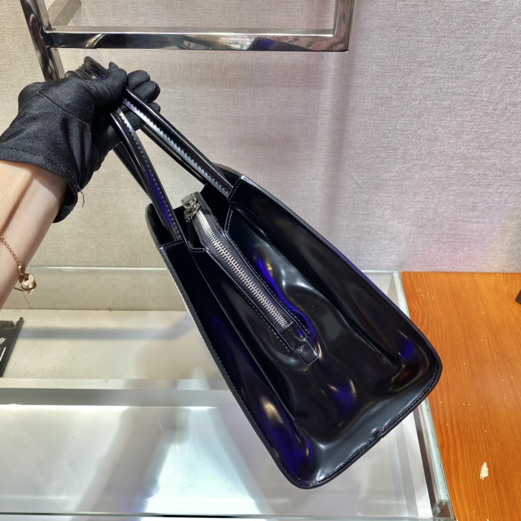 𝐏𝐑𝐀𝐃𝐀 New 1BA328