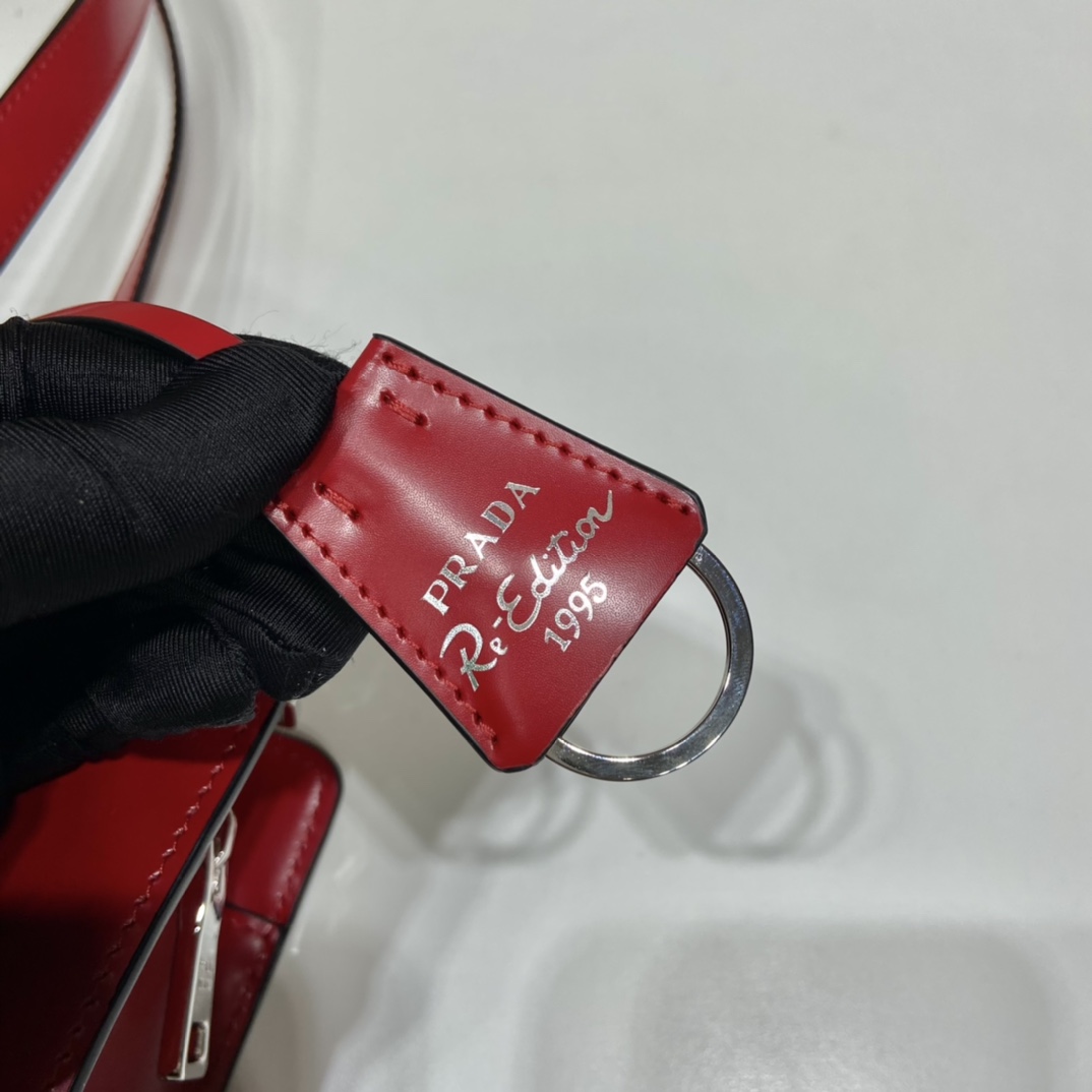 𝐏𝐑𝐀𝐃𝐀 New shopping bag 1BA350