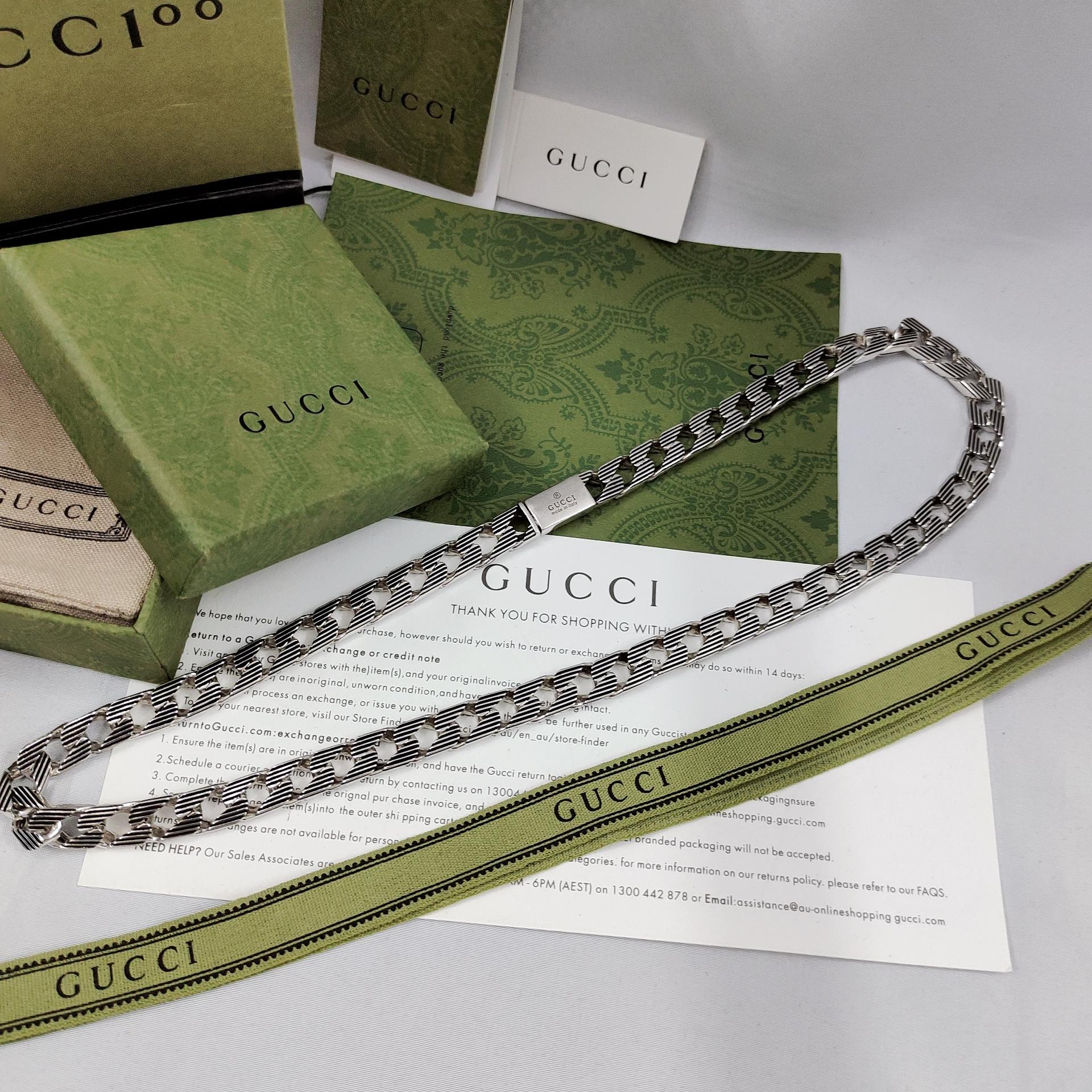 𝐆𝐮𝐜𝐜𝐢 striped necklace