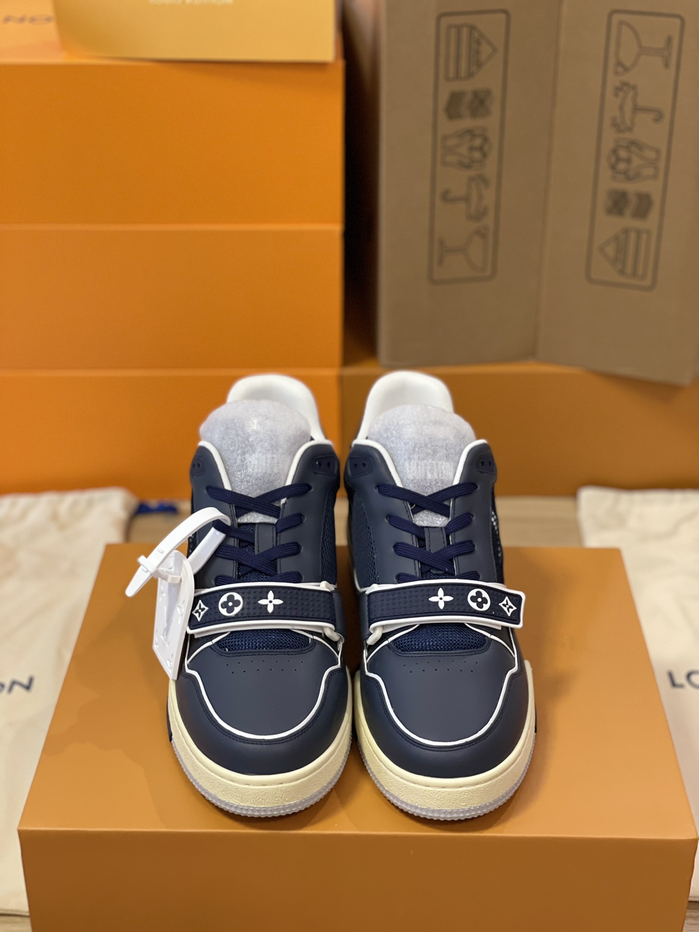 Louis Vuitton Trainer Couples Style 1A98UX