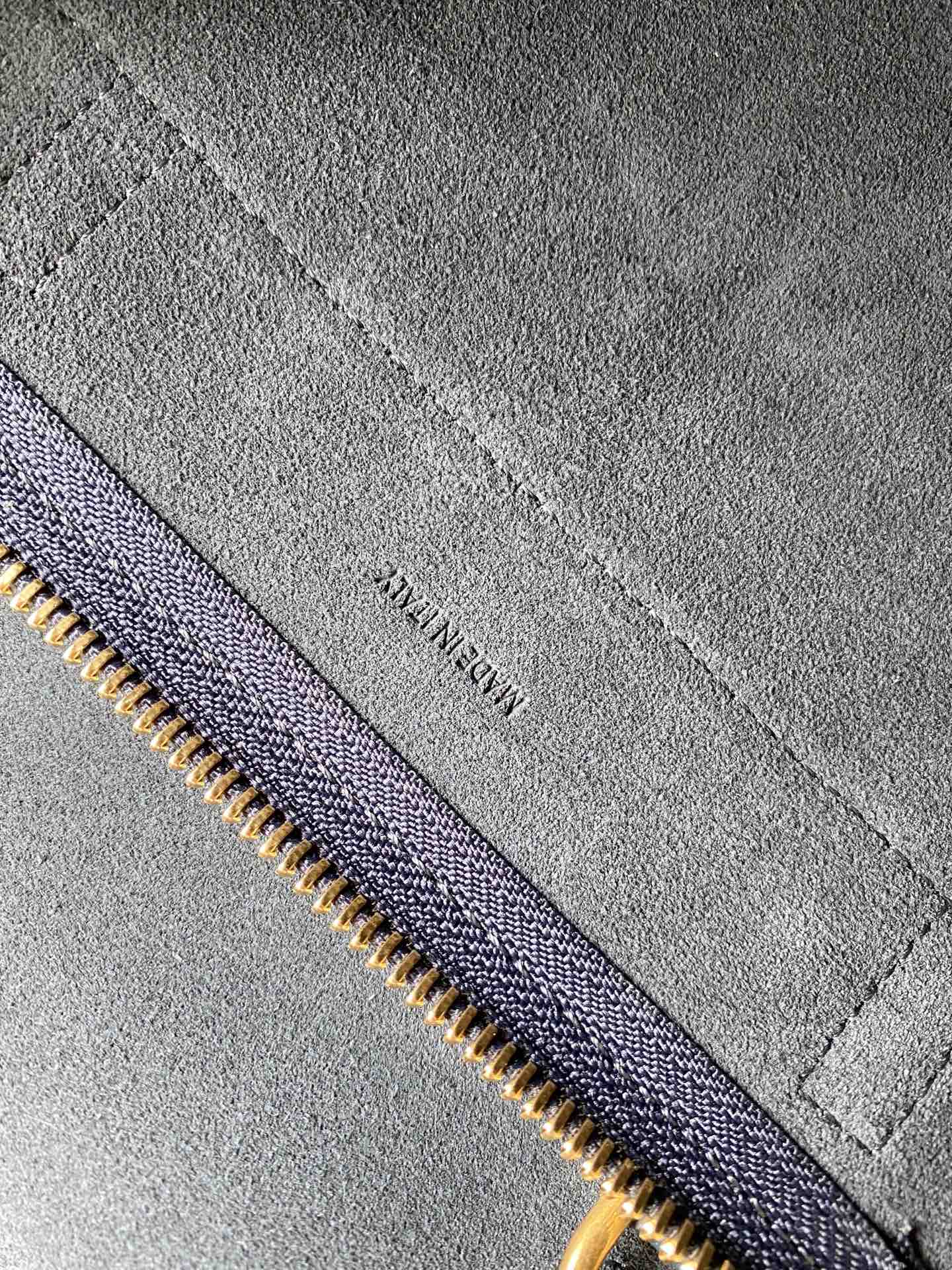 𝐂𝐞𝐥𝐢𝐧𝐞 Belt Bag Catfish Bag Small Grained Calfskin