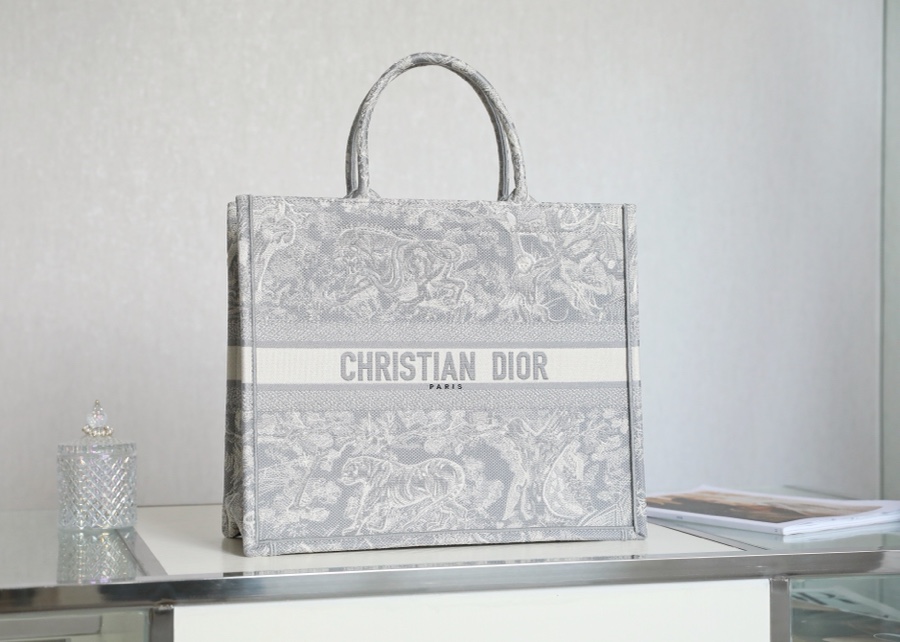 DIOR TOTE Grey embroidery
