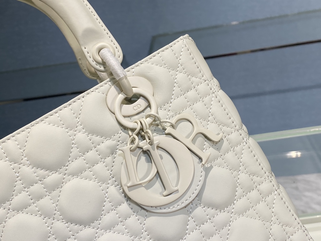 Dior lady 24cm matte white